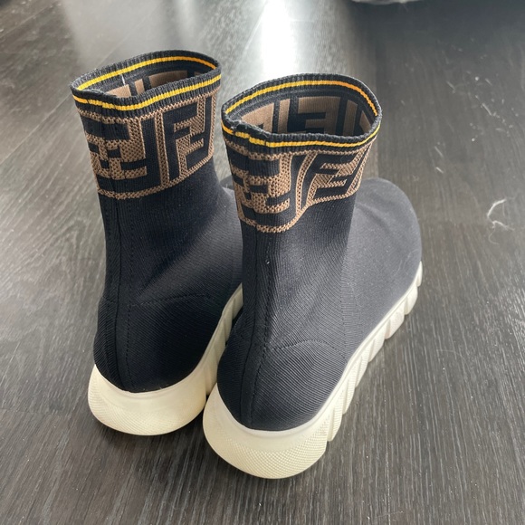 Fendi sneaker size37 - Picture 2 of 5